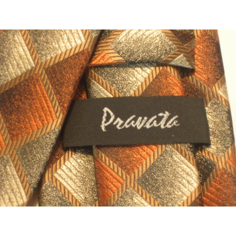 NWOT Pravata 100% Microfibre Geometric  Design Necktie
